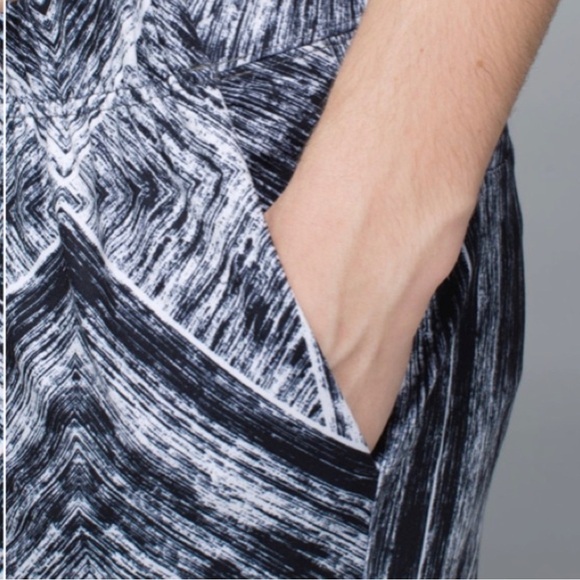 Lululemon Jet Crop 7/8 Luon Heat Wave White Black - Picture 4 of 11